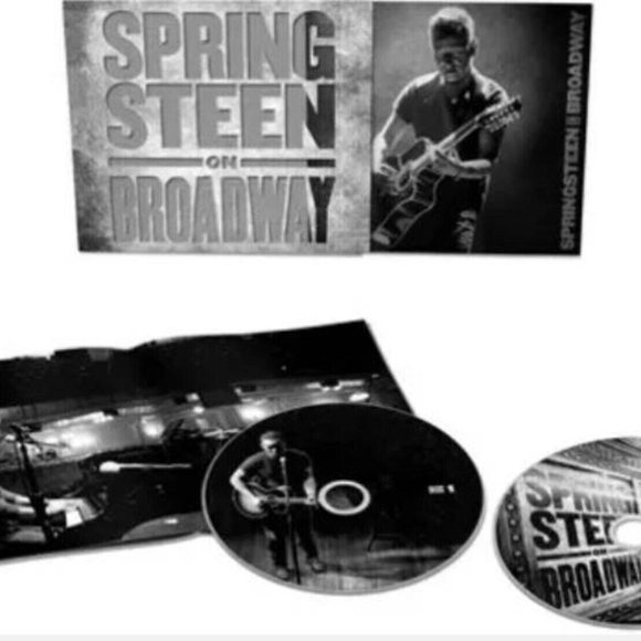 Bruce Springsteen Signed Photo Playbill With Springsteen On Broadway CD & COA - Picture 5 of 9